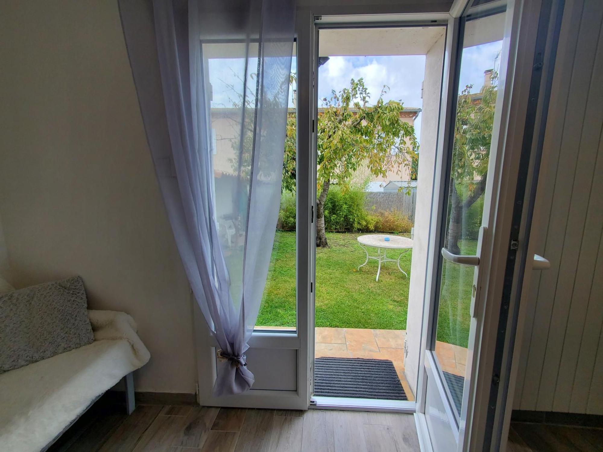 Appart 28M2 Avec Jardin Et Parking Prives, Chambre Separee Milhaud Pokoj fotografie